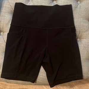 athleta salutation stash pocket 7” biker shorts